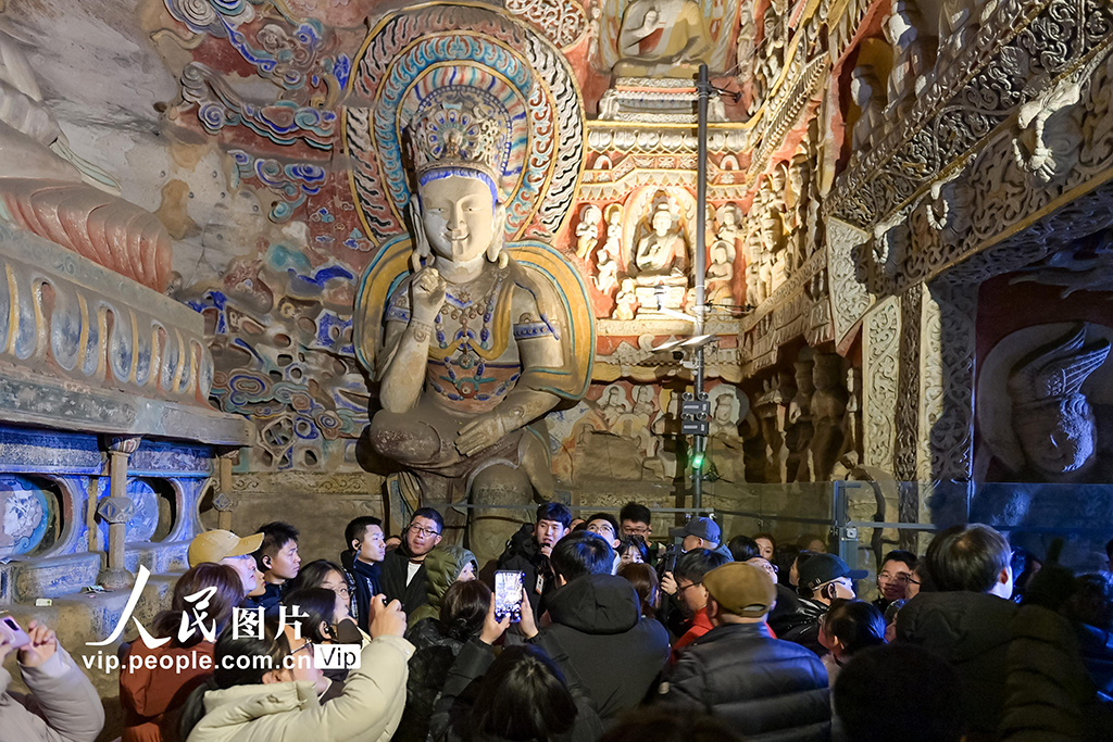 山西大同:雲岡石窟景區人流如潮【2】