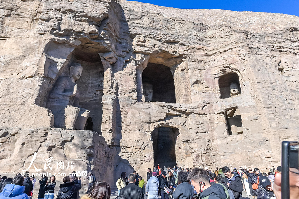 山西大同:雲岡石窟景區人流如潮【5】