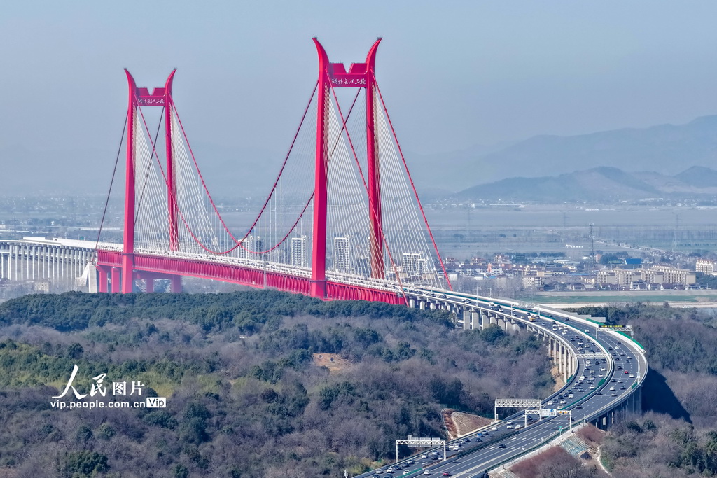 安徽：G3京台高速铜陵长江三桥迎来春运返程车流【3】