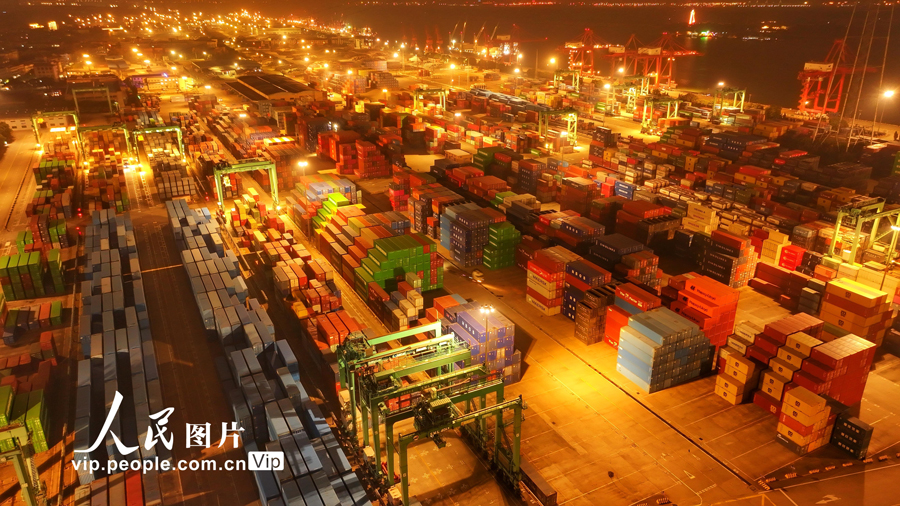 江苏张家港:港口作业忙