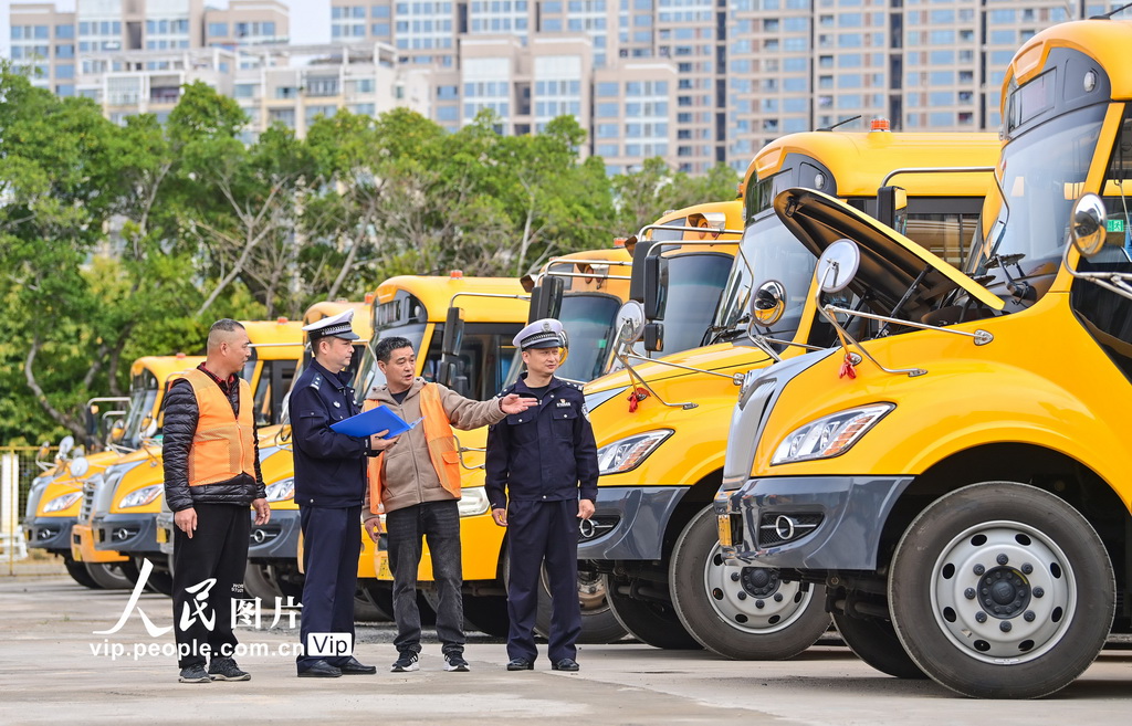 江西贛州：檢查校車迎開學【4】