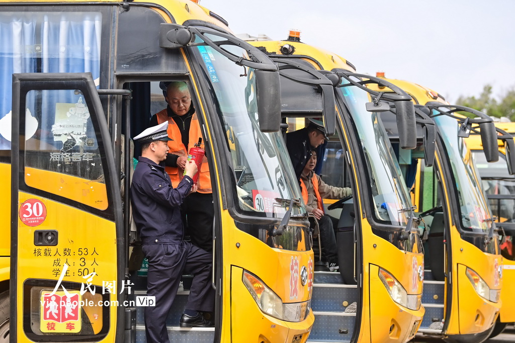 江西贛州：檢查校車迎開學【7】