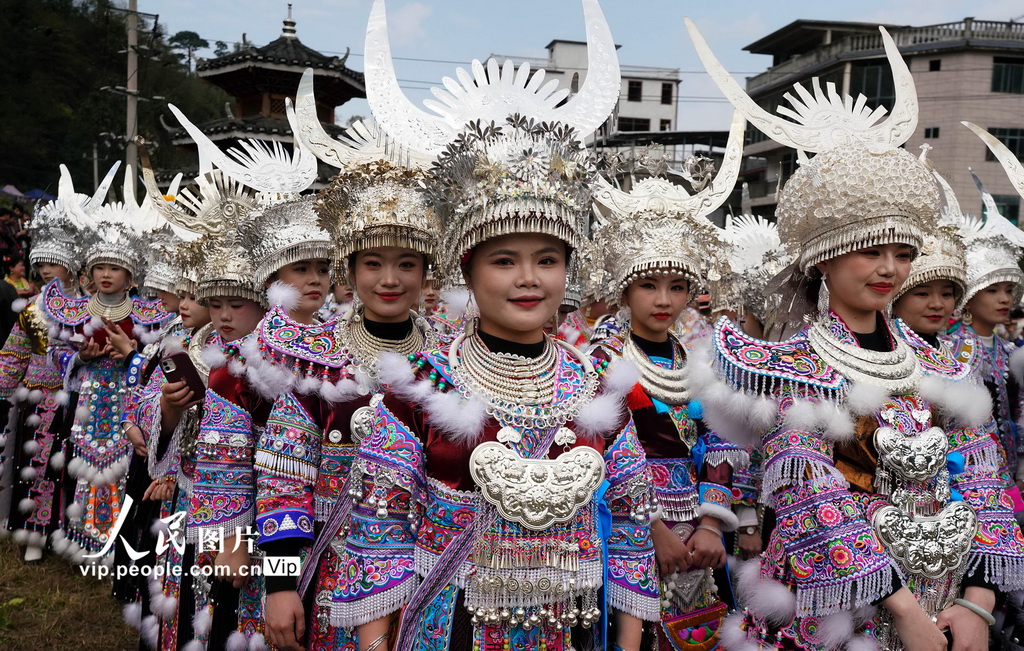 广西融水：传统“整依直”坡会热闹非凡【2】