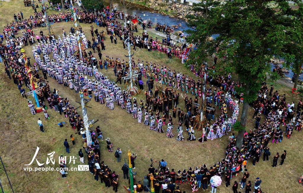 广西融水：传统“整依直”坡会热闹非凡【3】