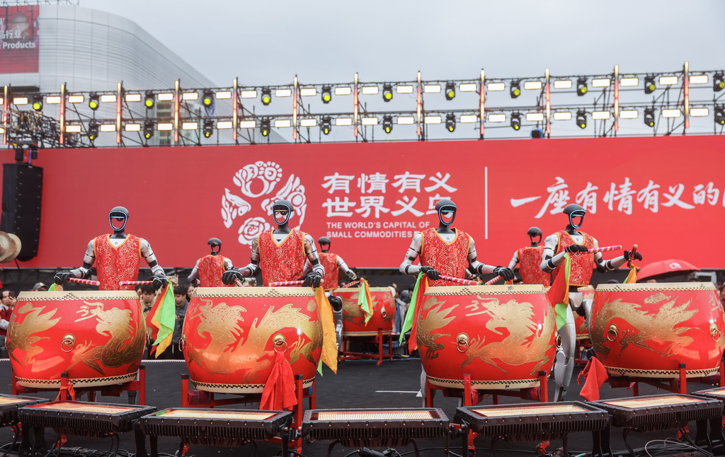 这是在义乌全球数贸中心举行的新春开市仪式（2月28日摄）。