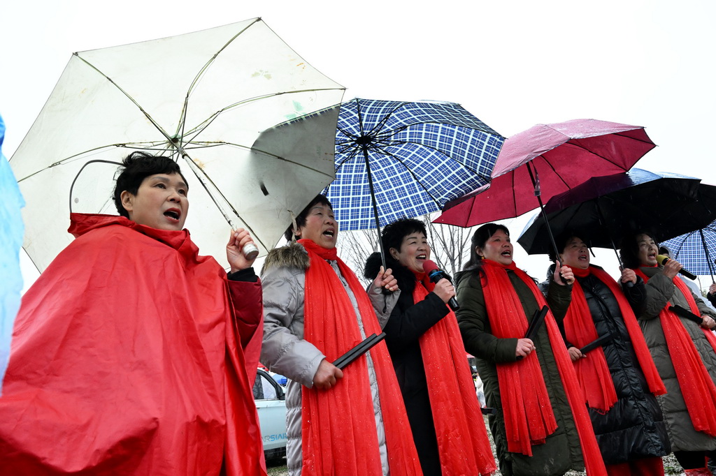 3月1日，藝人在書會上表演。