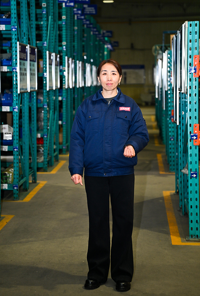 這是全國人大代表、天津立中車輪有限公司倉儲科五金備件組組長郭紅靜（2月25日攝）。新華社記者 趙子碩 攝