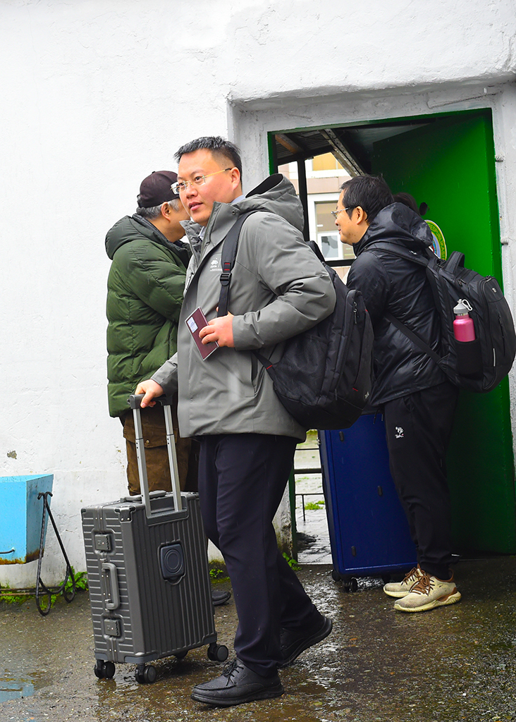 3月1日,首位從伊朗撤離的中國公民抵達阿塞拜疆。