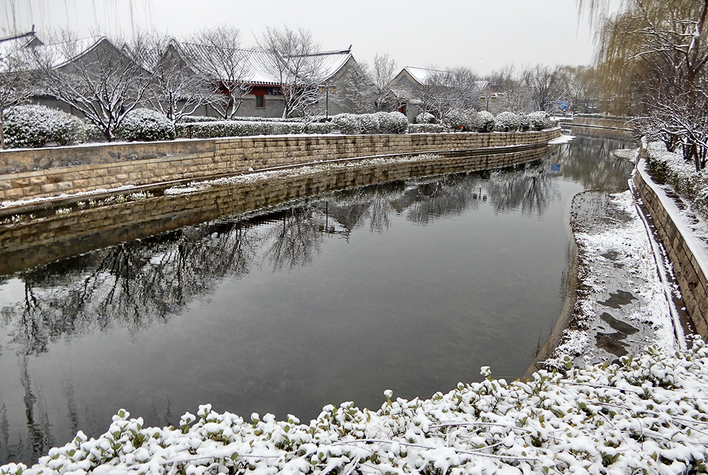 這是3月5日拍攝的北京市東城區玉河雪景。新華社記者 李欣 攝