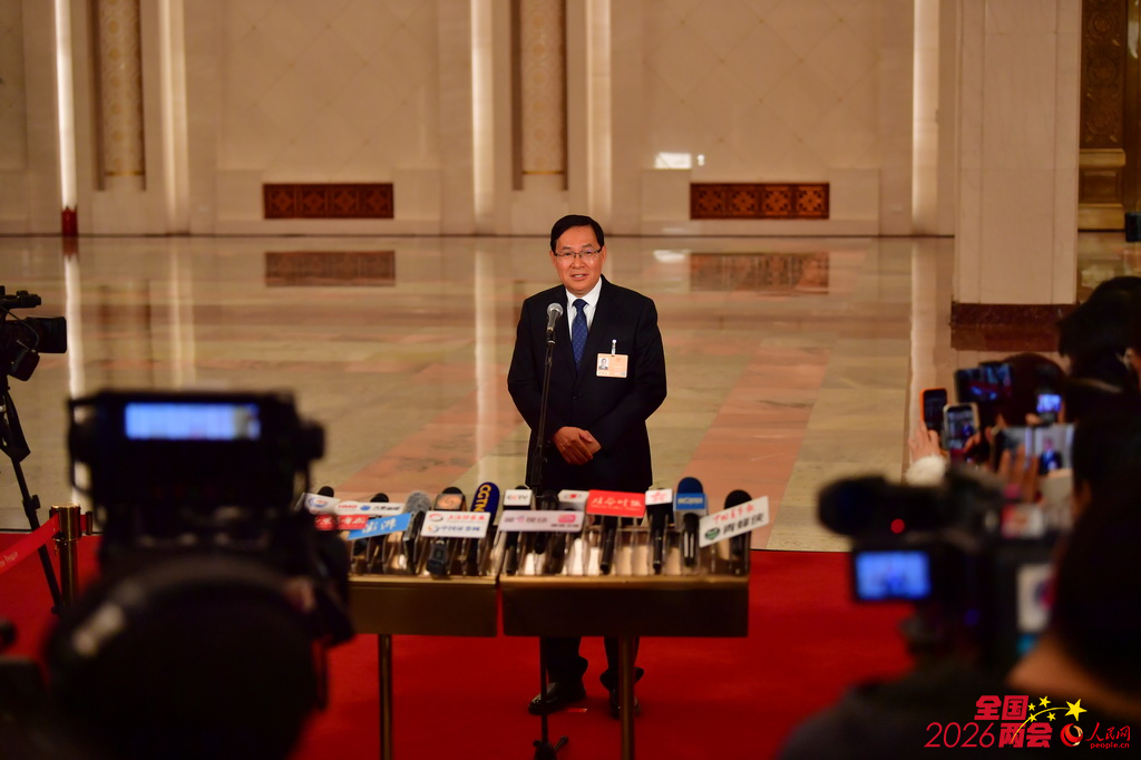 國務院國有資產監督管理委員會主任張玉卓接受媒體採訪。