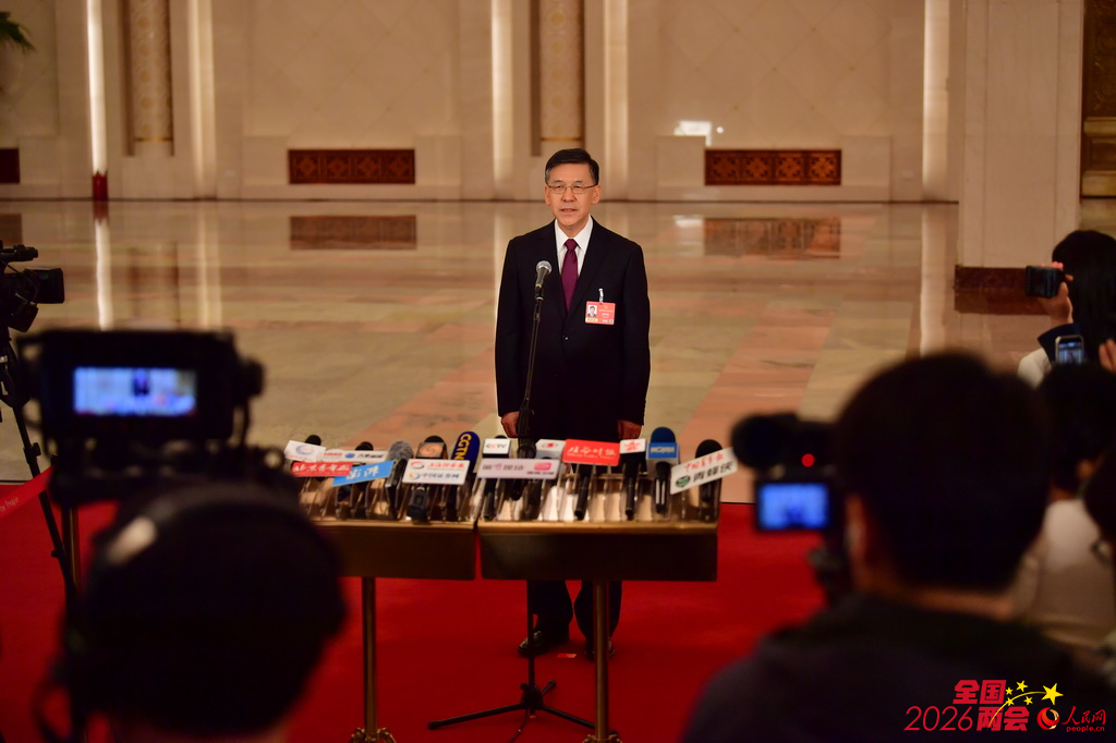 科學技術部部長陰和俊接受媒體採訪。