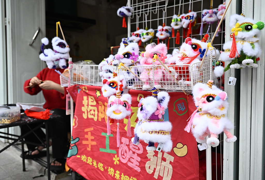 這是3月10日在揭陽古城拍攝的手工醒獅店鋪。