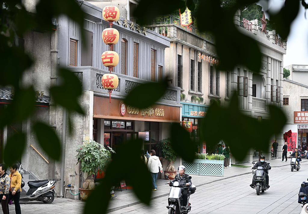 這是3月10日拍攝的揭陽古城街景。