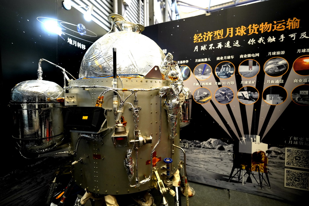 3月12日在2026首届上海商业航天大会暨展览会上拍摄的一款经济型月球货物运输设备。