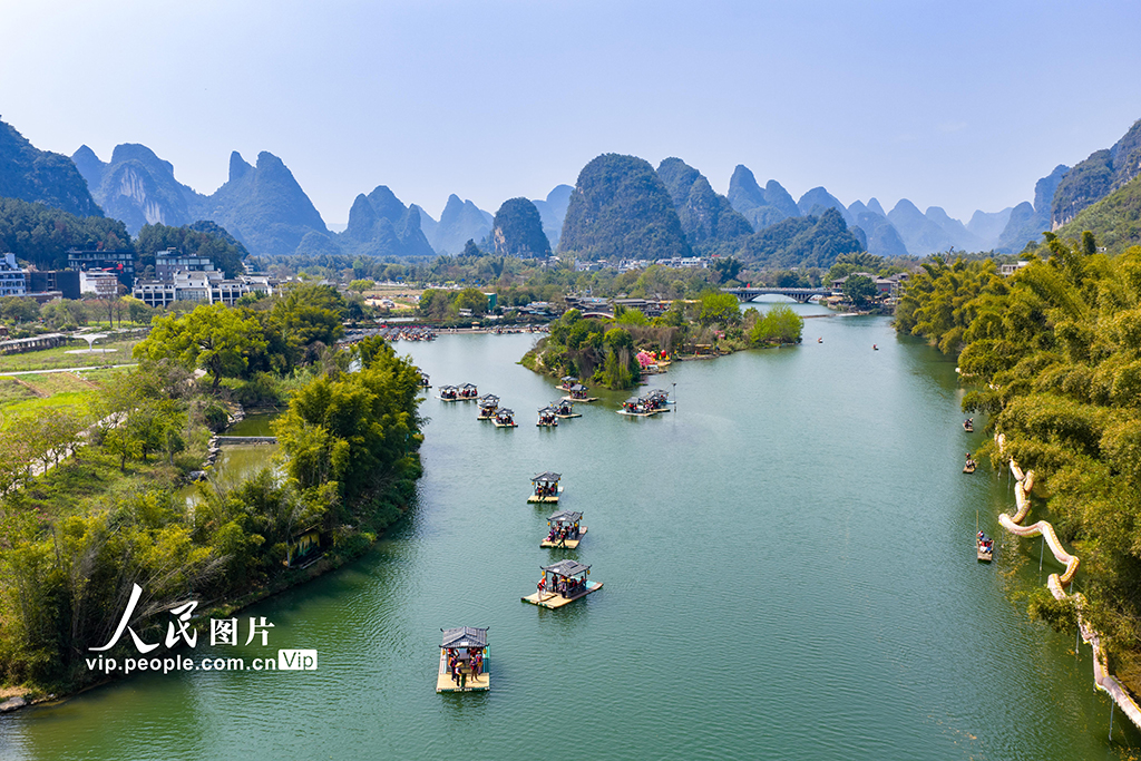 广西阳朔:乘竹筏 赏美景【5】