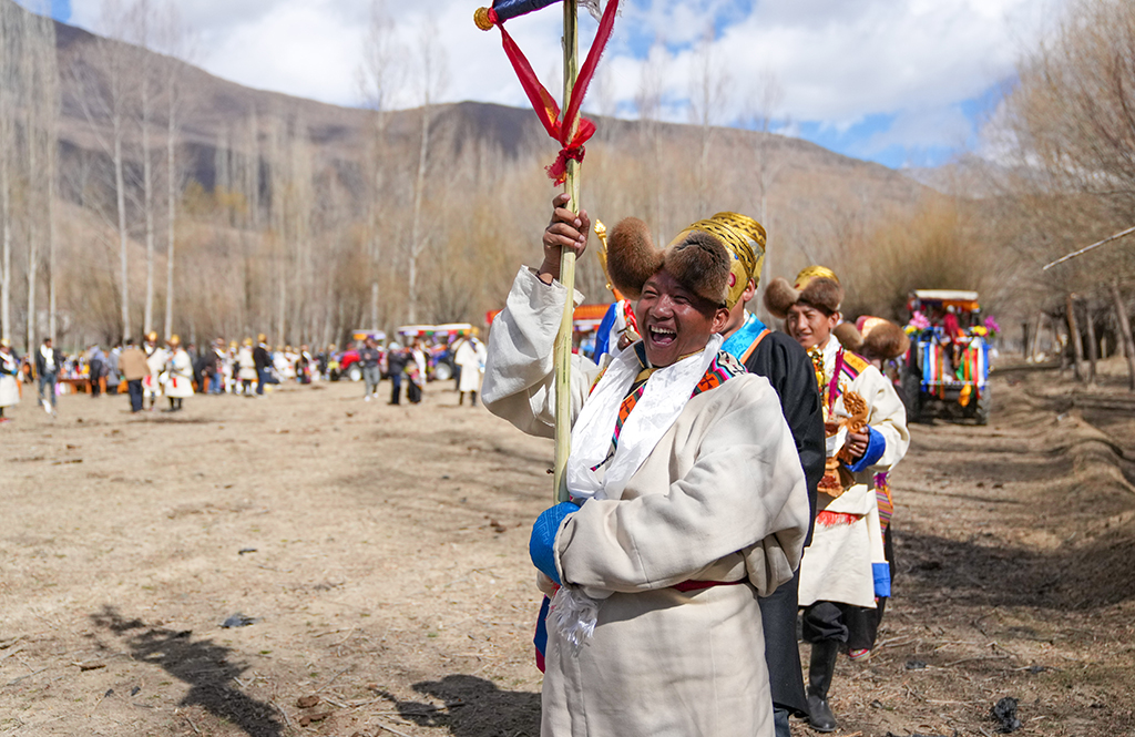 3月16日，西藏山南市结巴乡结巴村村民举行春耕仪式。