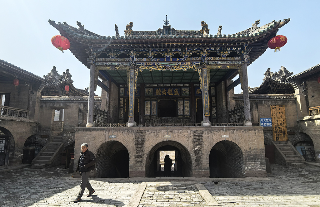 新春走基层作品，《黄河岸边古村落 银发老人绽风采》 冯凯旋摄