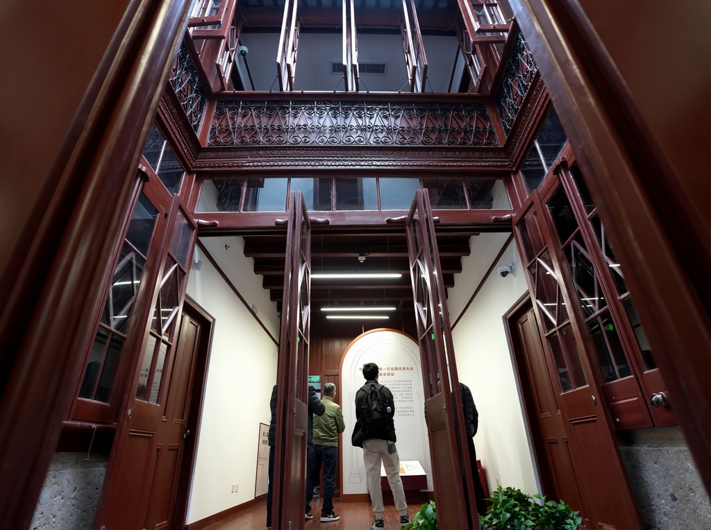 3月24日,观众在旧址内参观。