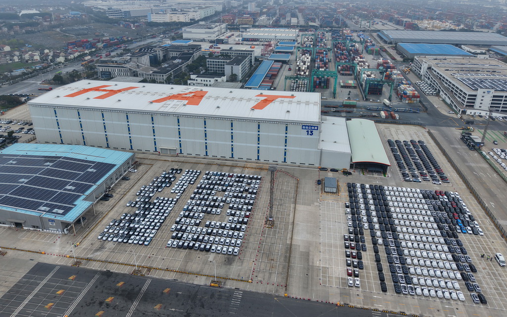 3月24日拍摄的位于上海外高桥海通汽车滚装码头上的整车自动立体库（无人机照片）。