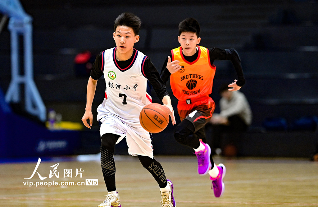 内蒙古呼和浩特：篮球小将赛场争锋【4】