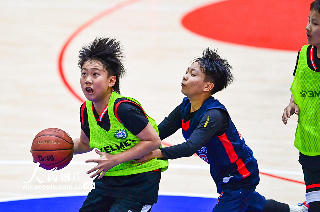 内蒙古呼和浩特：篮球小将赛场争锋【5】