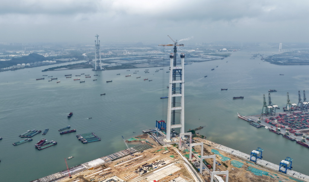 这是3月26日拍摄的狮子洋大桥东、西主塔（无人机照片）。