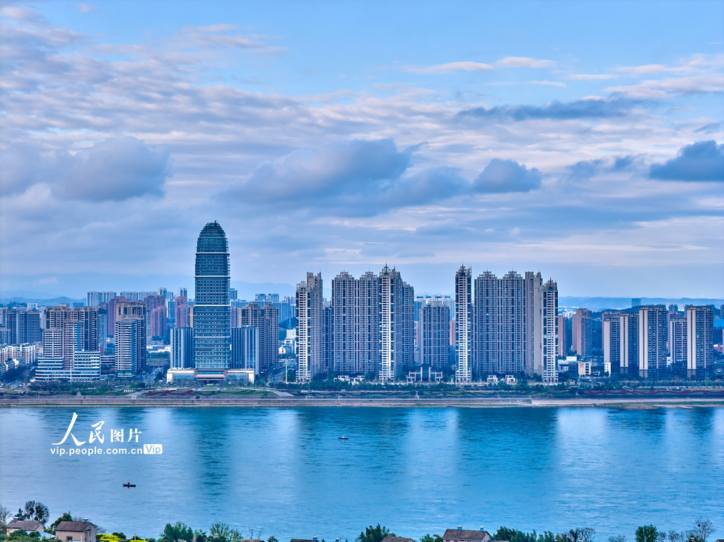 2026年3月26日,俯瞰湖北省宜昌市濱江岸線綠廊。