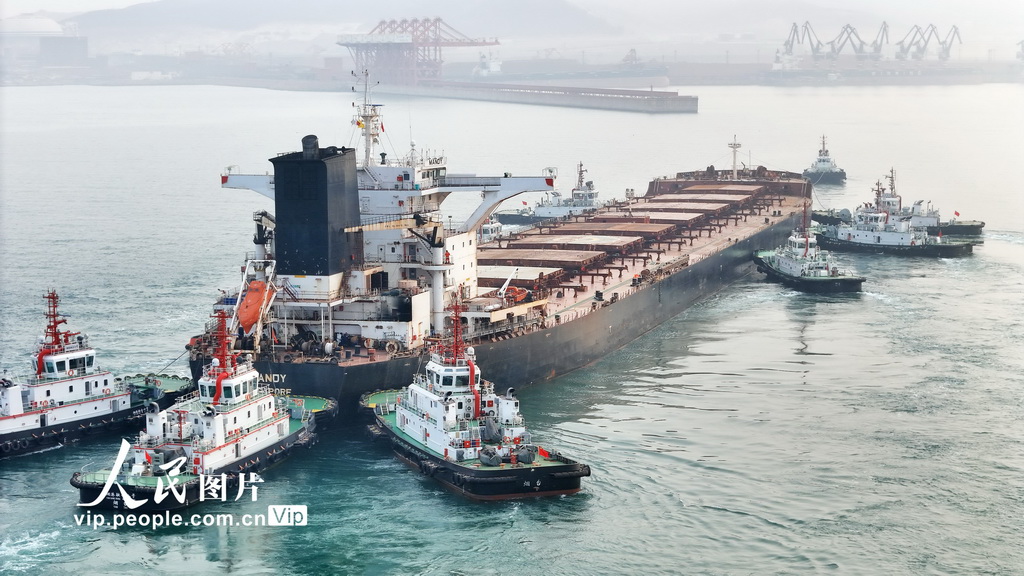 山東煙台：多部門協同助力20萬噸級無動力船舶靠港【4】