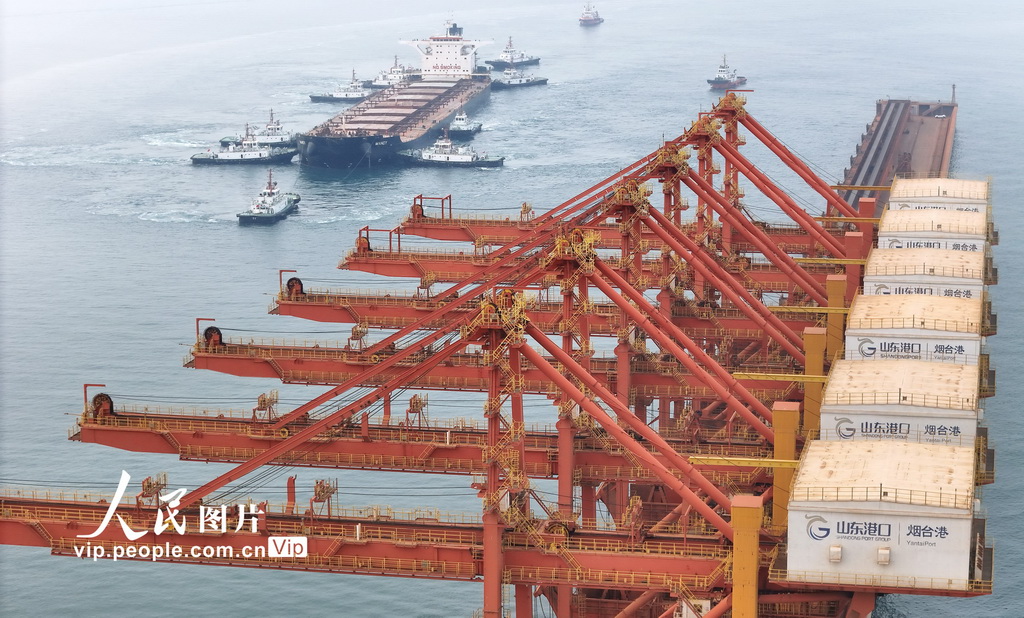 山東煙台：多部門協同助力20萬噸級無動力船舶靠港【6】