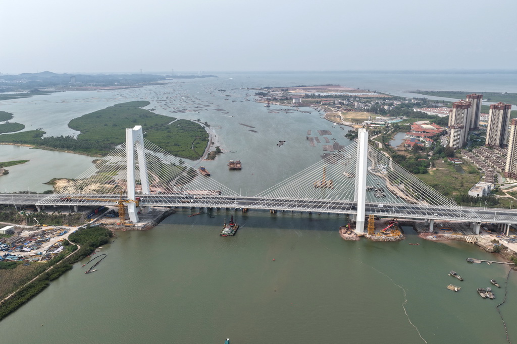 这是3月31日拍摄的建成通车的平陆运河沙井钦江大桥（无人机照片）。