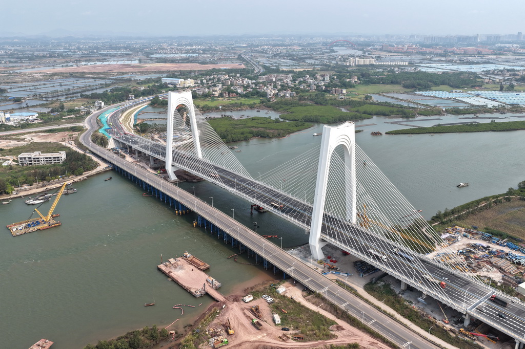 這是3月31日拍攝的建成通車的平陸運河沙井欽江大橋（無人機照片）。