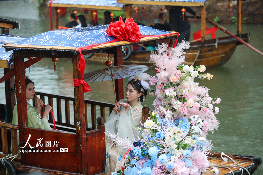 浙江德清：水上撒蚕花 祈愿蚕桑丰收【3】