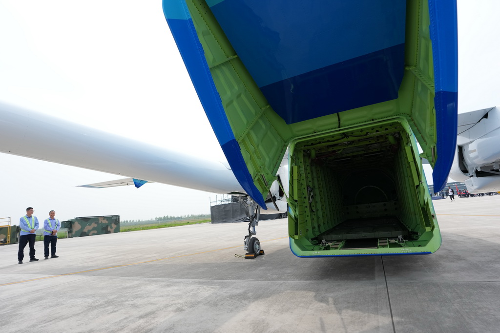 4月15日，HH-200航空商用无人运输系统在航空工业民机试飞中心渭南运营基地完成首飞。
