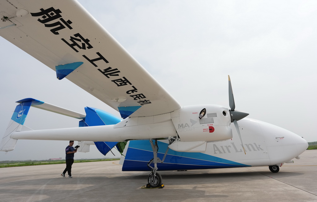 4月15日，记者在航空工业民机试飞中心渭南运营基地拍摄完成首飞的HH-200航空商用无人运输系统。
