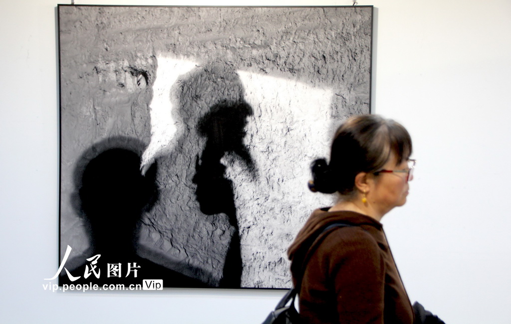 《汗土·我的西海固》牛红旗摄影作品展在中国摄影画廊开幕【4】