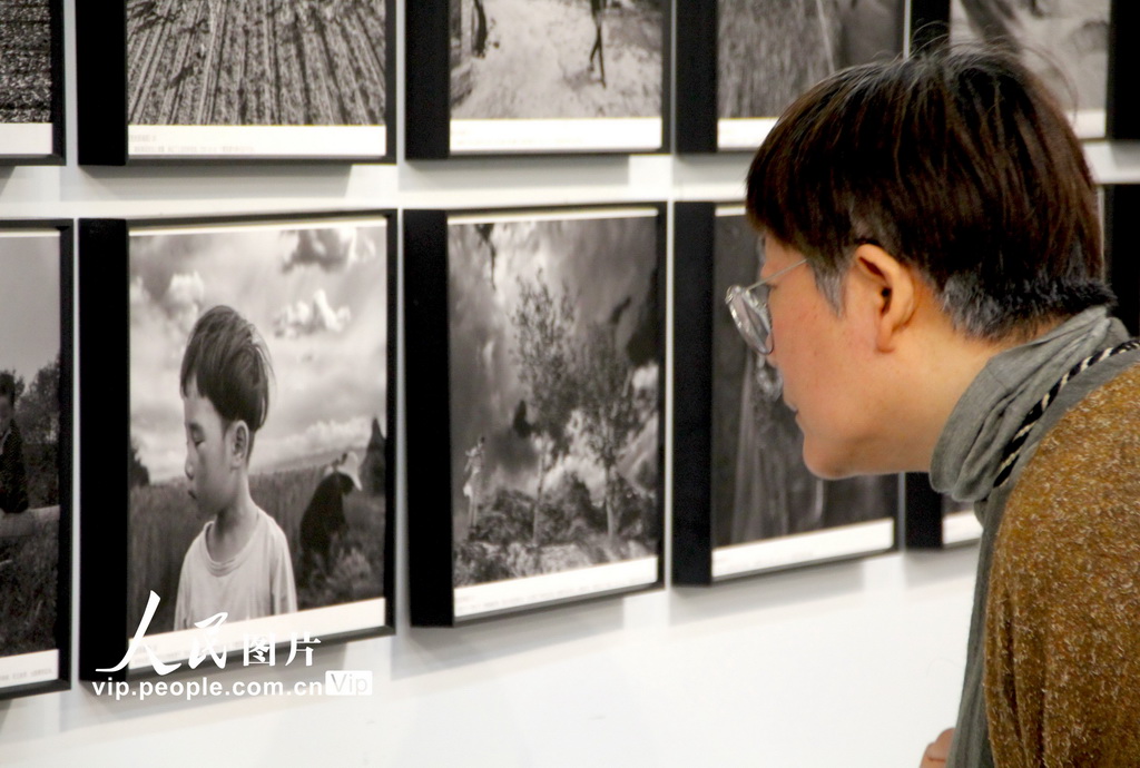 《汗土·我的西海固》牛红旗摄影作品展在中国摄影画廊开幕【5】