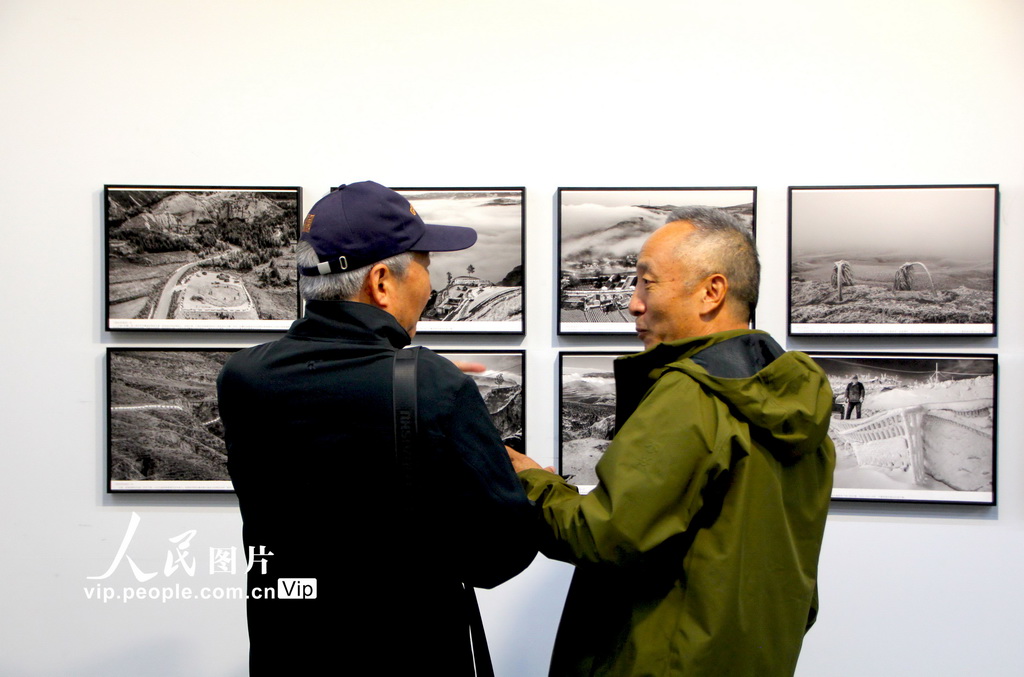 《汗土·我的西海固》牛红旗摄影作品展在中国摄影画廊开幕【6】