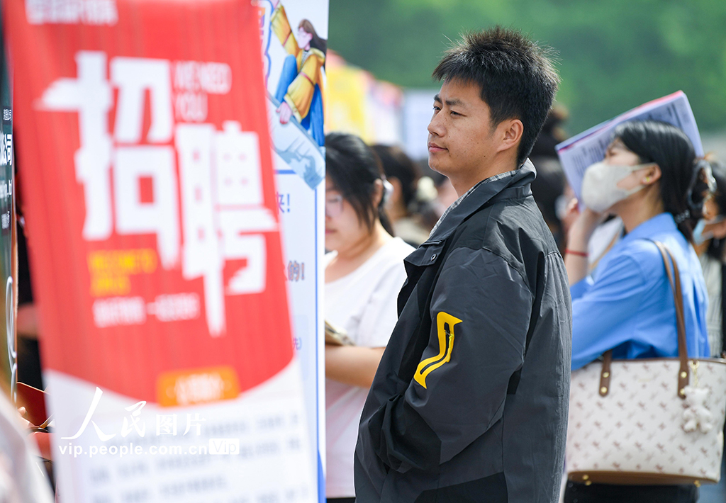 河北石家庄：校園雙選會促就業