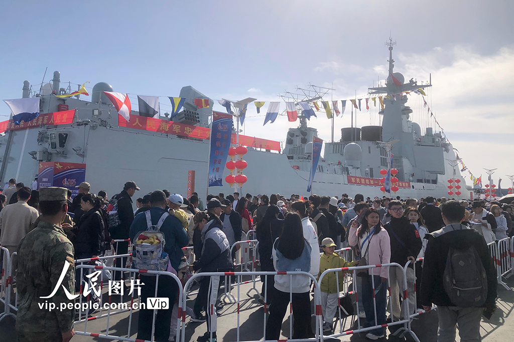 山东青岛：北部战区海军舰艇开放活动举行【3】