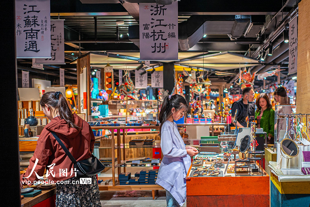 上海：首店经济激活商业街区活力 助力春日消费升温【4】