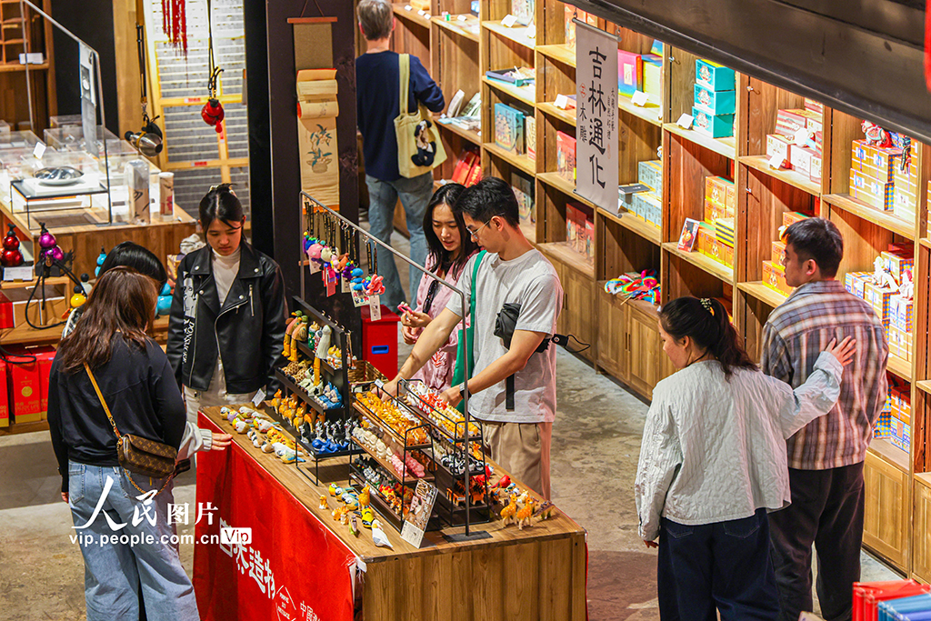 上海：首店经济激活商业街区活力 助力春日消费升温【5】