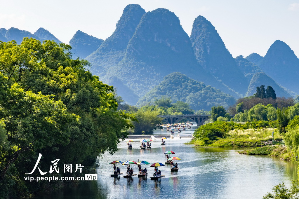 广西阳朔：坐竹筏 赏美景【3】