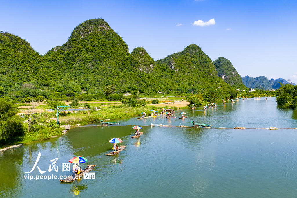 广西阳朔：坐竹筏 赏美景【7】