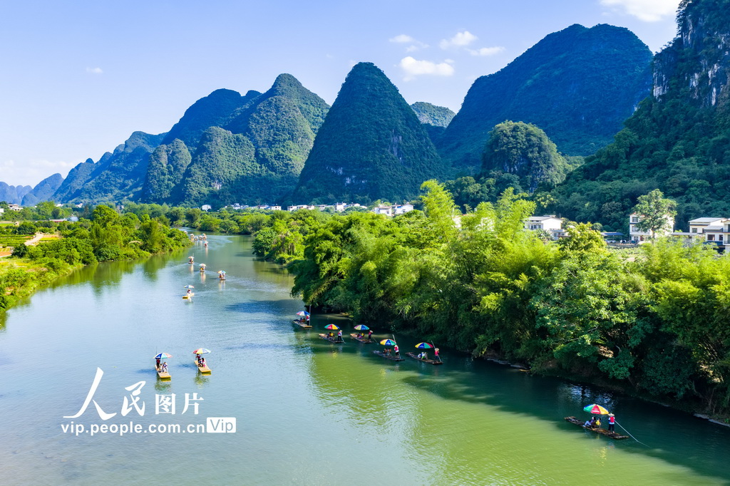 广西阳朔：坐竹筏 赏美景【8】
