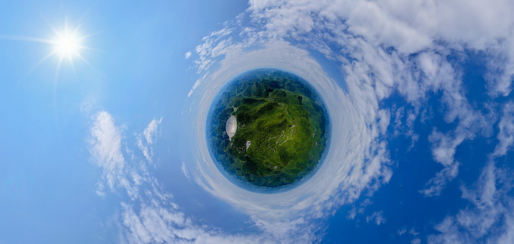 5月7日拍摄的“中国天眼”全景（无人机全景照片，维护保养期间拍摄）。