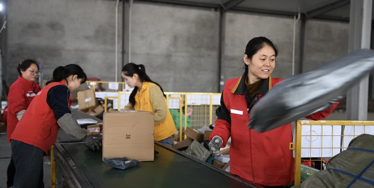在陝西扶風，體驗一件快遞的“入村路”