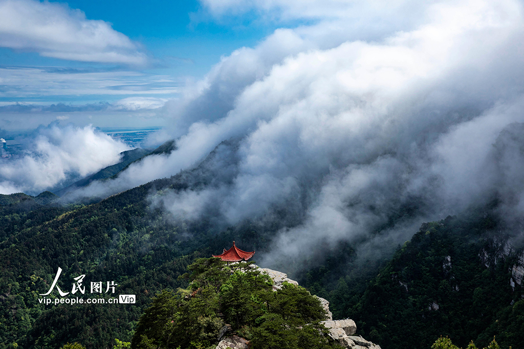 江西庐山：云海景观美如画