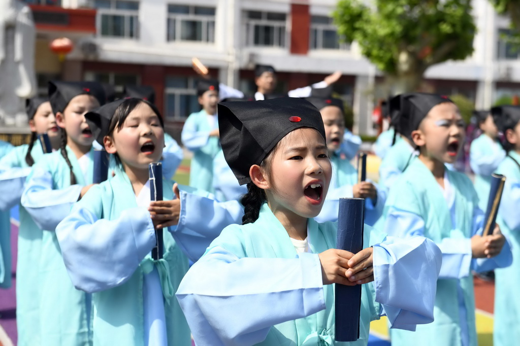 5月21日，在山东省日照市东港区第一小学，学生进行中华优秀传统文化进校园成果展演。