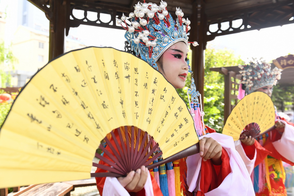 5月21日，在山东省日照市东港区第一小学，学生进行中华优秀传统文化进校园成果展演。