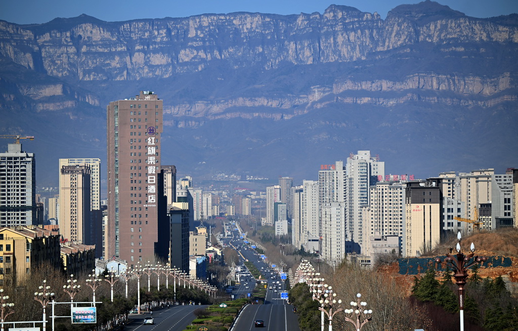 这是2025年3月19日拍摄的河南省安阳市林州市红旗渠大道。新华社记者 李嘉南 摄